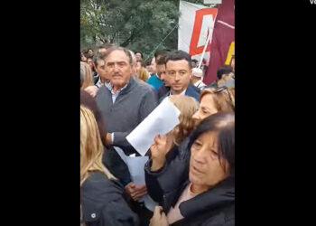 De Loredo fue increpado por estudiantes que participaron de la marcha contra los recortes