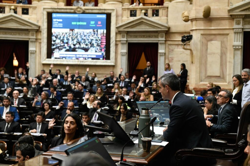 El oficialismo se encaminaba a conseguir la media sanción de la Ley Bases