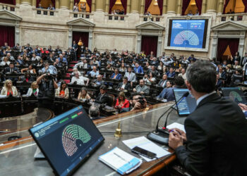 Diputados comienza a debatir la Ley Bases y el paquete fiscal
