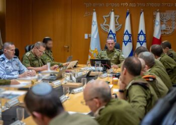 El Gabinete de Guerra de Israel a favor de responderle a Irán, pero dividido sobre el momento y escala