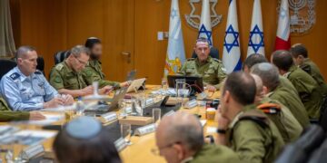 El Gabinete de Guerra de Israel a favor de responderle a Irán, pero dividido sobre el momento y escala