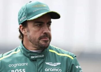 El español Fernando Alonso renovó con Aston Martin