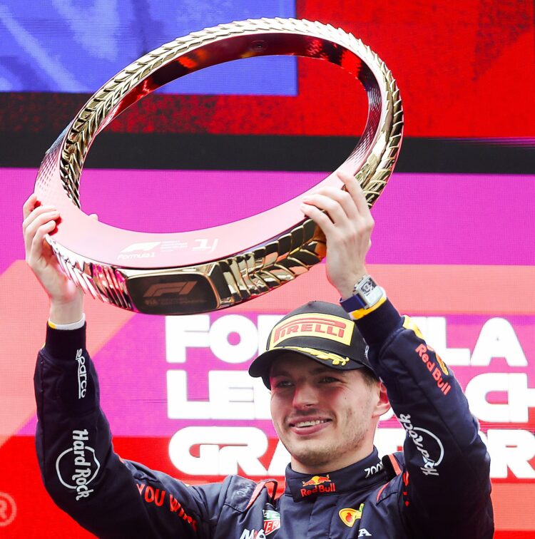 Verstappen conquistó China