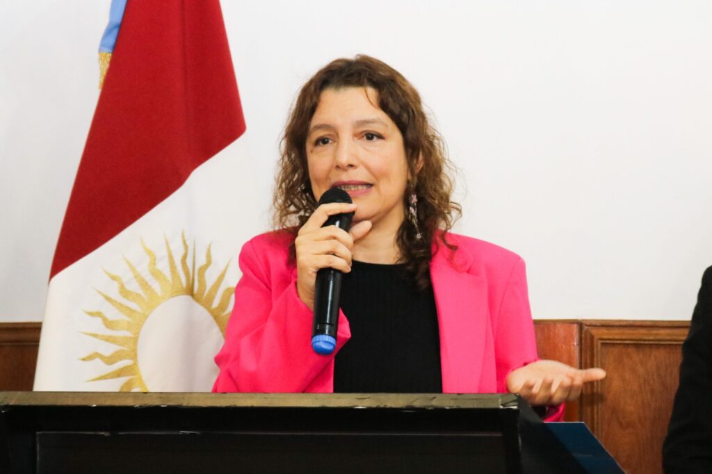 Eva Acosta: "Es necesario empezar ahora con la campaña de vacunación contra el dengue”