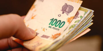 El salario mínimo cayó un 34,1% desde que asumió Milei
