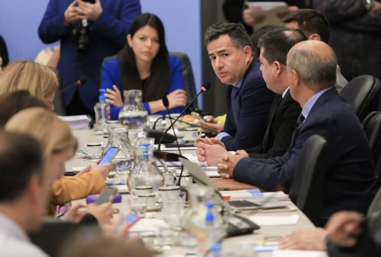 La LLA cosechó 61 firmas, con apoyo del PRO, Innovación Federal, la UCR y HCF.