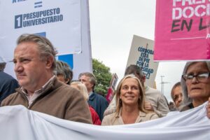 Un variopinto abanico de políticos se sumó a la marcha universitaria
