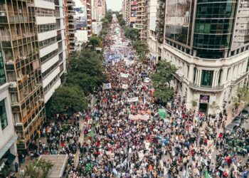No se registraron incidentes en la masiva marcha universitaria