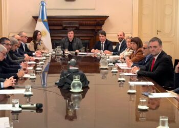 Milei regresó a la Argentina y encabeza un encuentro en Casa Rosada para analizar el conflicto en Medio Oriente