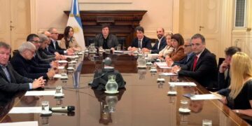 Milei regresó a la Argentina y encabeza un encuentro en Casa Rosada para analizar el conflicto en Medio Oriente