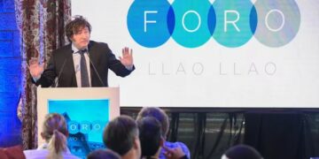 Milei calificó de “héroes” a los empresarios que fugan dinero
