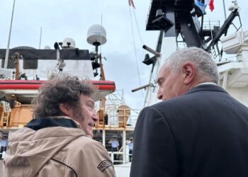 Javier Milei siguió el tratamiento de la Ley de Bases y recibió a un buque de los EE.UU.