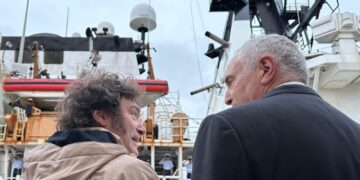 Javier Milei siguió el tratamiento de la Ley de Bases y recibió a un buque de los EE.UU.