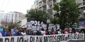 Masiva protesta en Córdoba para reclamar alimentos para comedores
