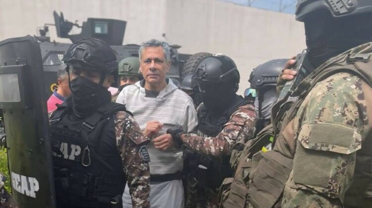 El exvicepresidente de Ecuador salió de la cárcel para ser internado por una intoxicación con medicamentos