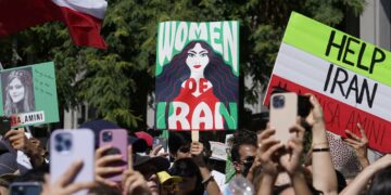 Irán, rebeldías internas