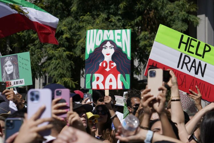 Irán, rebeldías internas