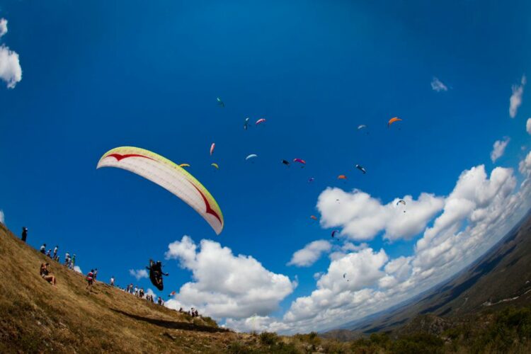 Tres experiencias para volar por el cielo cordobés