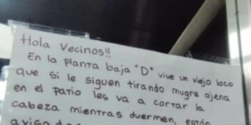 Dejó un mensaje para que no le tiren basura en el ascensor del edificio y los vecinos le contestaron disparatadas respuestas
