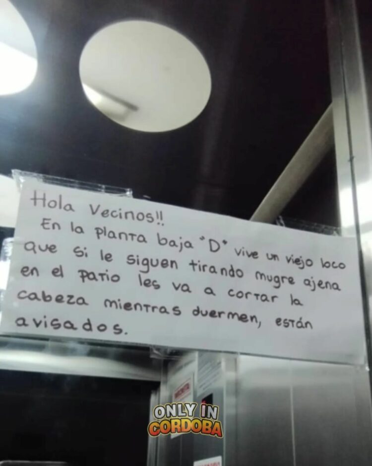 Dejó un mensaje para que no le tiren basura en el ascensor del edificio y los vecinos le contestaron disparatadas respuestas