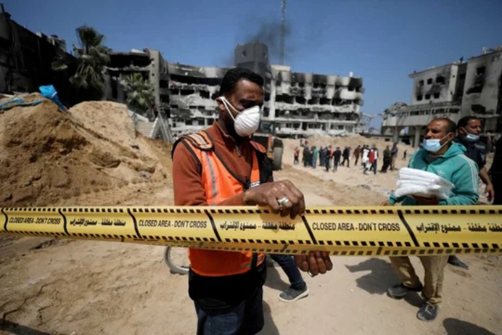 Encuentran fosas comunes en Gaza y la ONU pide investigar