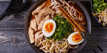 Qué es y cómo hacer «ramen», el viral plato japonés de muy pocos ingredientes