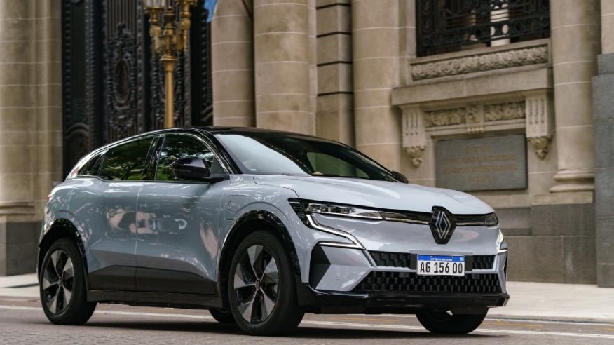 Comenzó el E-Tech Tour de Renault que llegará a Córdoba el 15 y 16 de junio