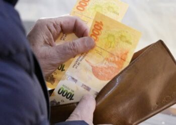 Los salarios volvieron a perder frente a la inflación en febrero
