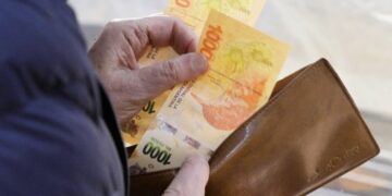 Los salarios volvieron a perder frente a la inflación en febrero