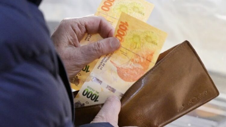 Los salarios volvieron a perder frente a la inflación en febrero