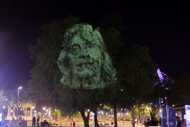 Designaron “Sonia Torres” a la rotonda de Plaza España