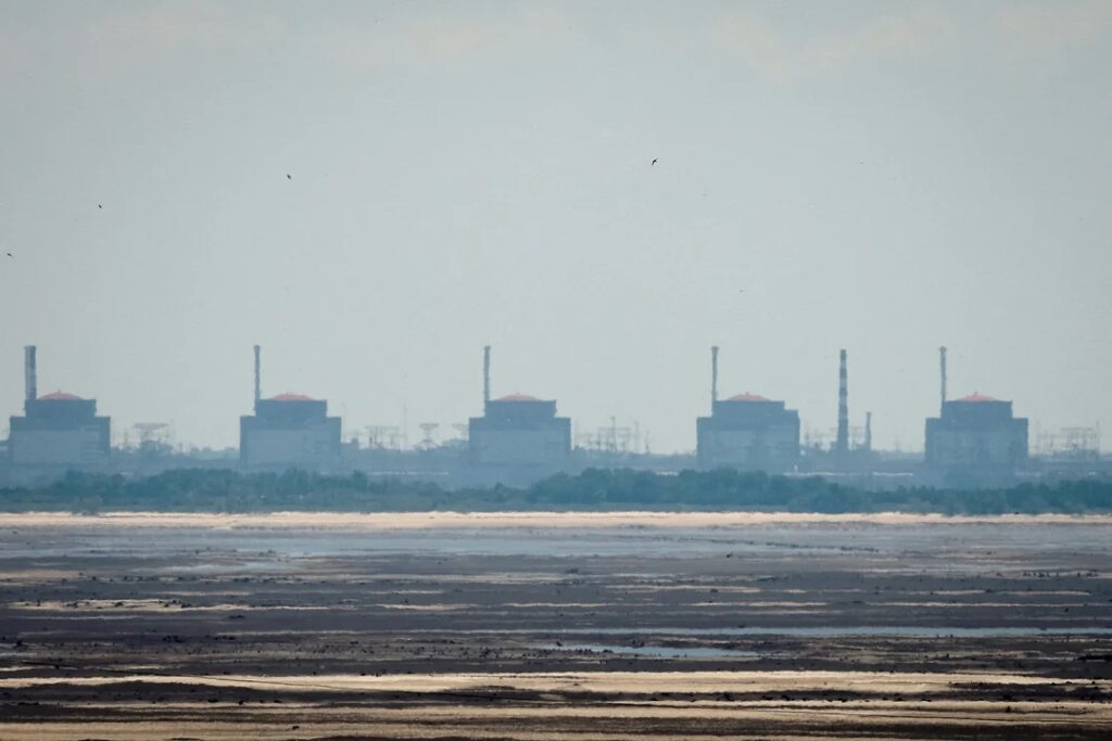 Atacaron a la central nuclear de Zaporiyia