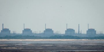 Atacaron a la central nuclear de Zaporiyia