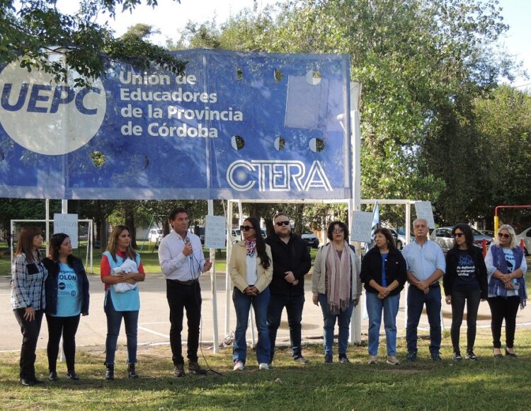 Los docentes volvieron a exigir mejores salarios y jubilaciones