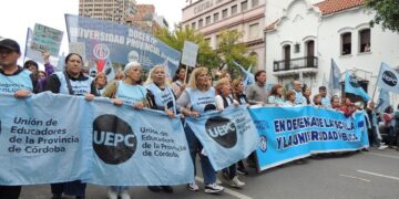 Amplia participación de los gremios estatales en la movilización universitaria