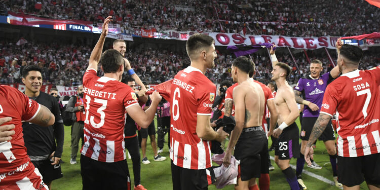 Estudiantes se consagró campeón de la Copa de la Liga tras vencer por penales a Vélez