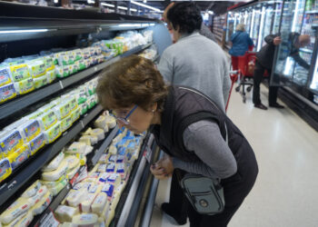 La canasta básica subió 7,1% en abril y una familia necesitó más de $820 mil para no ser pobre