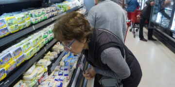 El 53% de la clase media se endeudó para llegar a fin de mes La canasta básica subió 7,1% en abril y una familia necesitó más de $820 mil para no ser pobre