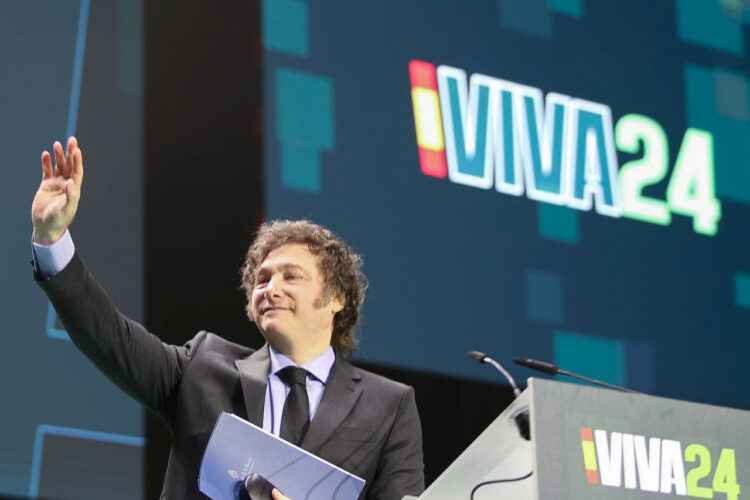 En España aseguran que el gobierno argentino había anunciado el viaje de Milei como “una visita privada”