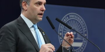 El Gobierno aseguró que la economía comenzó a recuperarse tras tocar el piso de la recesión