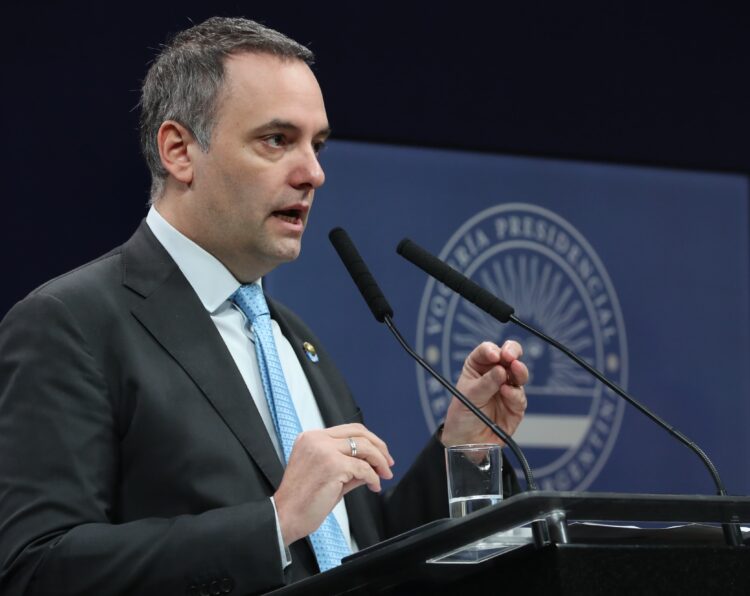 Manuel Adorni: "La Justicia no se puede entrometer en la política pública" Manuel Adorni: "La Justicia no se puede entrometer en la política pública"