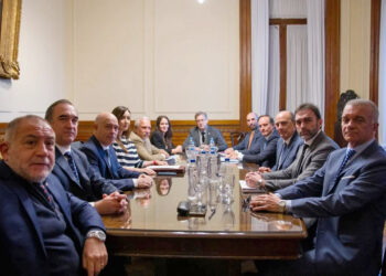 Francos y Villarruel se reunieron con los bloques dialoguistas para definir el dictamen de la Ley Bases