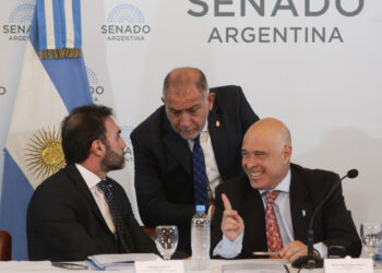 Ley Bases y paquete fiscal: El oficialismo concretó la firma de los dictámenes y podrá sesionar en el Senado