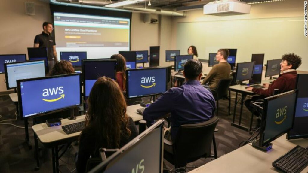 En Córdoba, Amazon Web Services puso en marcha las capacitaciones gratuitas para empresas