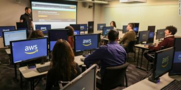 En Córdoba, Amazon Web Services puso en marcha las capacitaciones gratuitas para empresas