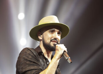 La noticia que entristeció a los fans de Abel Pintos: deja de cantar en Argentina por un tiempo