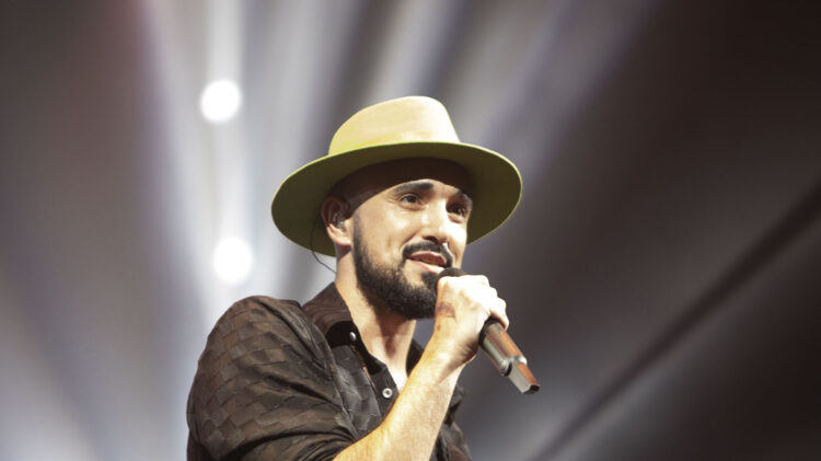 La noticia que entristeció a los fans de Abel Pintos: deja de cantar en Argentina por un tiempo