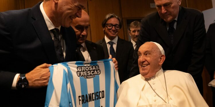 Passerini visitó al papa en el Vaticano: «Francisco, Córdoba te espera»