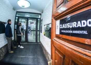 Clausuraron de manera preventiva la clínica Chutro por tirar residuos patógenos en la vía pública