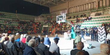 Con la cabeza puesta en Salta, Atenas inauguró su estadio